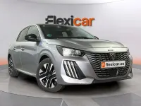 Usado Peugeot 208 Allure 101 CV (74 kW) 2025 Gris Utilitario