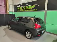 Usado Peugeot 3008 Premium 110 CV (80 kW) 2010 Negro Familiar