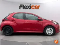 Usado Toyota Yaris Active 116 CV (85 kW) 2023 Rojo Utilitario