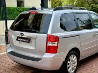 Usado Kia Carnival EX 185 CV (136 kW) 2006 Gris / plata Monovolumen