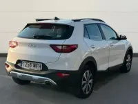 Usado Kia Stonic 84 CV (61 kW) 2023 Blanco SUV