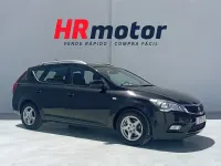 Usado Kia Ceed 115 CV (84 kW) 2011 Negro Utilitario