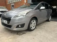Usado Peugeot 5008 Allure 130 CV (95 kW) 2016 Gris / plata Monovolumen