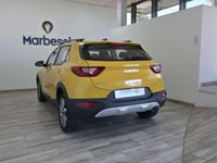 Usado Kia Stonic 101 CV (74 kW) 2022 Amarillo SUV
