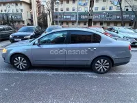 Usado VW Passat Highline 140 CV (102 kW) 2010 Gris / plata Berlina