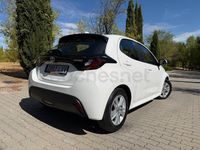 Usado Toyota Yaris Hybrid Business Edition 116 CV (85 kW) 2022 Blanco Berlina