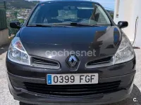 Usado Renault Clio II Dynamique 70 CV (51 kW) 2006 Negro Berlina