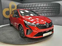 Usado Renault Clio Techno 90 CV (66 kW) 2025 Rojo Utilitario