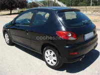 Usado Peugeot 206 70 CV (51 kW) 2009 Negro Berlina