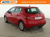 Usado Peugeot 208 Allure 110 CV (80 kW) 2016 Rojo Utilitario