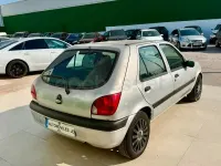 Usado Ford Fiesta Ambiente 70 CV (51 kW) 2002 Gris / plata Utilitario