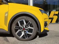 Usado Renault R5 Techno 88 kW (120 CV) 2025 Amarillo Utilitario