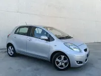Usado Toyota Yaris Connect Style 90 CV (66 kW) 2010 Gris / plata Utilitario