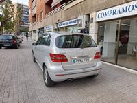 Usado Mercedes B200 136 CV (100 kW) 2007 Gris / plata Monovolumen