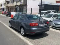 Usado VW Jetta Advance 105 CV (77 kW) 2011 Gris / plata Berlina