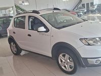 Usado Dacia Sandero Stepway 90 CV (66 kW) 2015 Blanco Utilitario