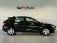 Usado Seat Leon Style 116 CV (85 kW) 2025 Negro