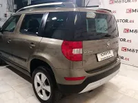 Usado Skoda Yeti 110 CV (80 kW) 2015 Gris / plata SUV