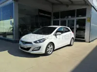 Usado Hyundai i30 110 CV (80 kW) 2012 Blanco Berlina