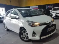 Usado Toyota Yaris Hybrid Active 100 CV (73 kW) 2016 Blanco Berlina