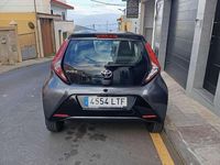 Usado Toyota Aygo X-cite 72 CV (52 kW) 2021 Gris Utilitario