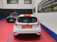 Usado Ford Fiesta Trend 75 CV (55 kW) 2015 Blanco Berlina