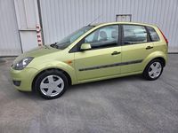 Usado Ford Fiesta 100 CV (73 kW) 2007 Verde Utilitario