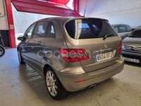 Usado Mercedes B200 140 CV (102 kW) 2010 Gris / plata Monovolumen