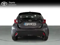 Usado Toyota Yaris Hybrid Active 116 CV (85 kW) 2025 Gris / plata Berlina