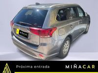 Usado Mitsubishi Outlander P-HEV 203 CV (149 kW) 2016 Gris Pickup/Camioneta