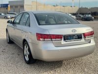 Usado Hyundai Sonata Comfort 140 CV (102 kW) 2007 Gris / plata Berlina
