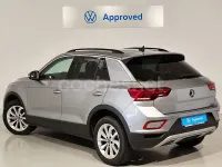 Usado VW T-Roc Life 150 CV (110 kW) 2024 Gris / plata SUV