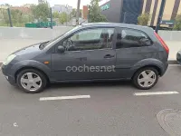 Usado Ford Fiesta 100 CV (73 kW) 2004 Negro Utilitario