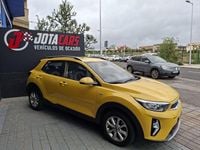 Usado Kia Stonic 84 CV (61 kW) 2023 Amarillo SUV
