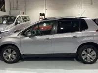 Usado Peugeot 2008 Style 100 CV (73 kW) 2018 Gris / plata SUV