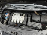 Usado VW Touran Advance 100 CV (73 kW) 2005 Gris / plata Monovolumen