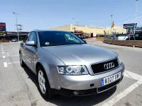 Usado Audi A4 Premium 150 CV (110 kW) 2002 Gris / plata Berlina
