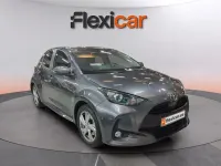 Usado Toyota Yaris Hybrid Active 116 CV (85 kW) 2025 Gris Berlina