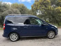 Usado Ford Tourneo Titanium 102 CV (75 kW) 2015 Azul Van