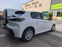 Usado Peugeot 208 Active 102 CV (75 kW) 2021 Blanco Utilitario