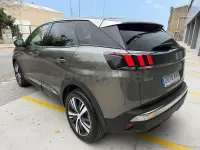 Usado Peugeot 3008 Allure 130 CV (95 kW) 2018 Gris / plata SUV