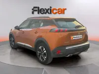 Usado Peugeot 2008 Allure 130 CV (95 kW) 2020 Naranja SUV