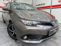 Usado Toyota Auris Hybrid 136 CV (100 kW) 2018 Beige Berlina