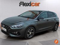 Usado Hyundai i30 120 CV (88 kW) 2022 Gris Berlina