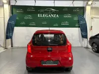 Usado Kia Picanto 69 CV (50 kW) 2011 Rojo Utilitario