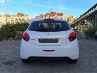 Usado Peugeot 208 Signature Sky 110 CV (80 kW) 2019 Blanco Utilitario