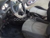 Usado Peugeot 206 110 CV (80 kW) 2004 Blanco Berlina