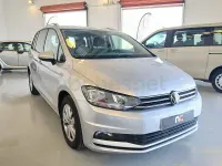 Usado VW Touran Advance 150 CV (110 kW) 2021 Gris / plata Monovolumen