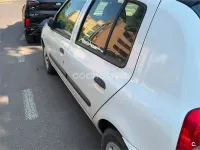 Usado Renault Clio II 65 CV (47 kW) 2005 Blanco Berlina
