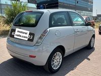 Usado Lancia Ypsilon 60 CV (44 kW) 2007 Gris Utilitario